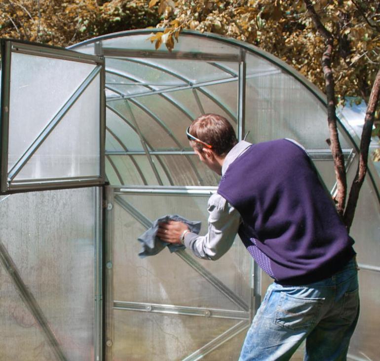 Verwerking van polycarbonaat in de herfst