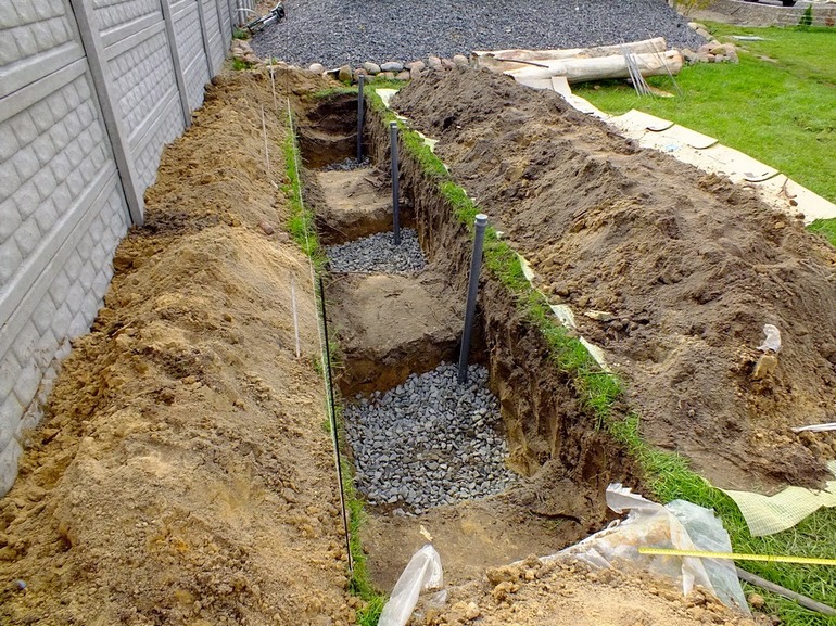 Een plaats voorbereiden voor het planten van druiven