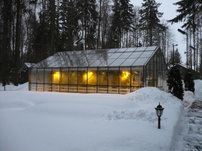 Polycarbonate greenhouse