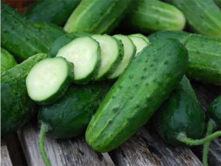 Ang mga iba't-ibang mga pipino para sa bukas na lupa, pollinated sa sarili