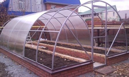 DIY polycarbonate greenhouse: pagguhit mula sa isang pipe ng profile