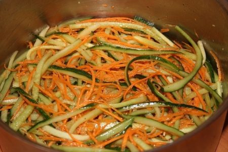 pipino at karot salad para sa taglamig