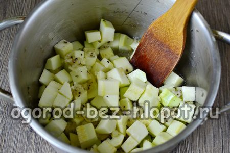 Courgette in de marinade