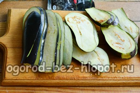 snij aubergine in borden