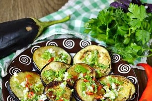 Weergaloze aubergine in het Georgisch