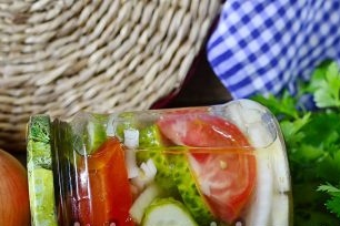 Agurk og tomatsalat til vinteren Du vil slikke fingrene uten sterilisering