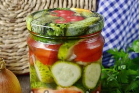 Pipino at salad ng kamatis para sa taglamig