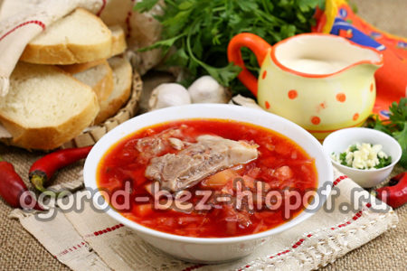 Ukrainsk borsch er klar