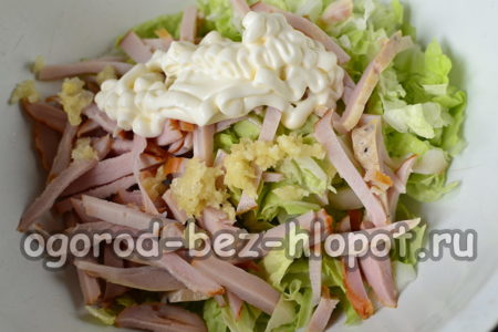 mix, voeg knoflook en mayonaise toe