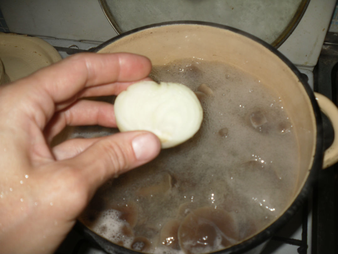 Champignons met uien controleren