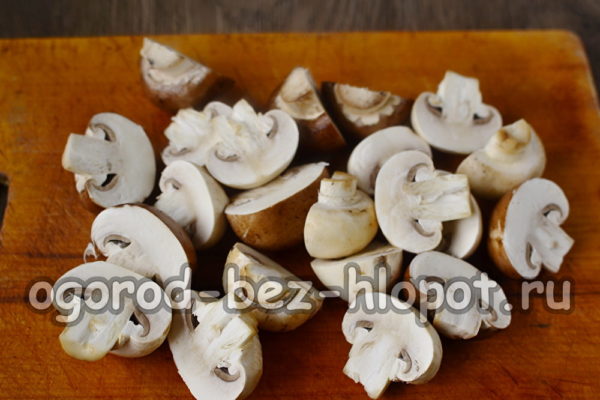 snijd champignons in twee