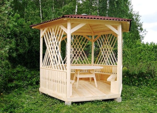 DIY kahoy na gazebo