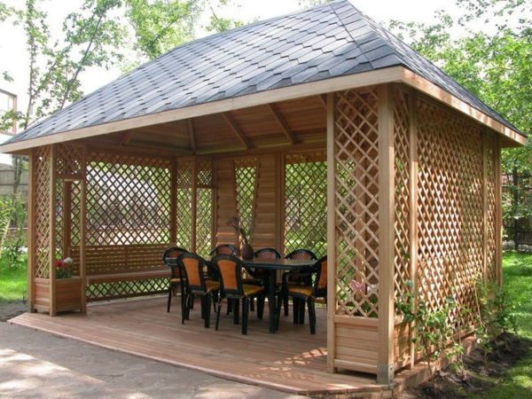 DIY kahoy na gazebo