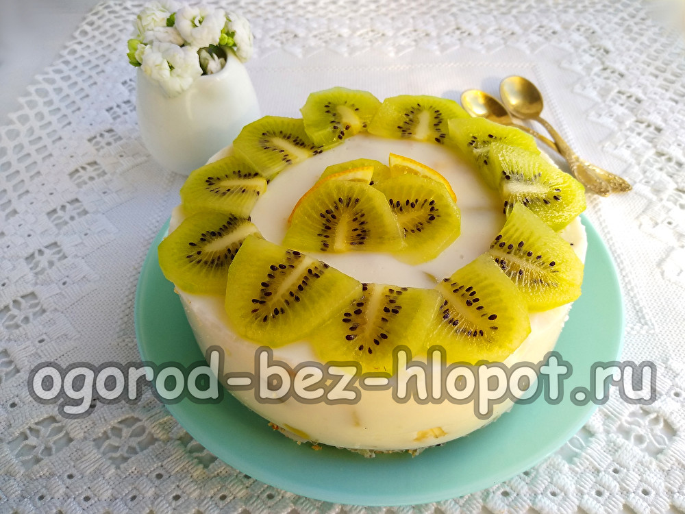 low-calorie na yogurt cake na may kiwi at saging