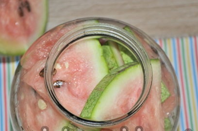 fyll glasset med vannmelon