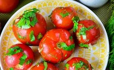 Lightly salted tomatoes in 5 minutes