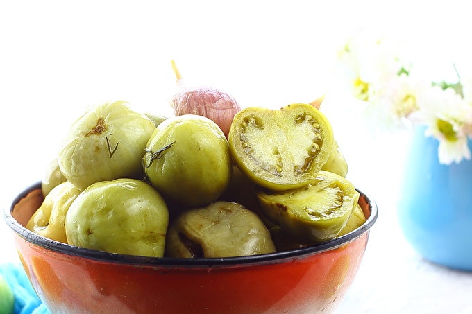 Tomates vertes salées