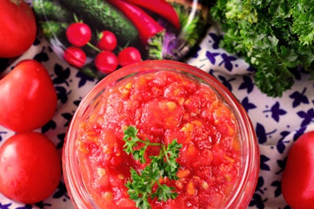 tomato caviar na may mga gulay