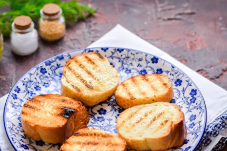 fried baguette pieces